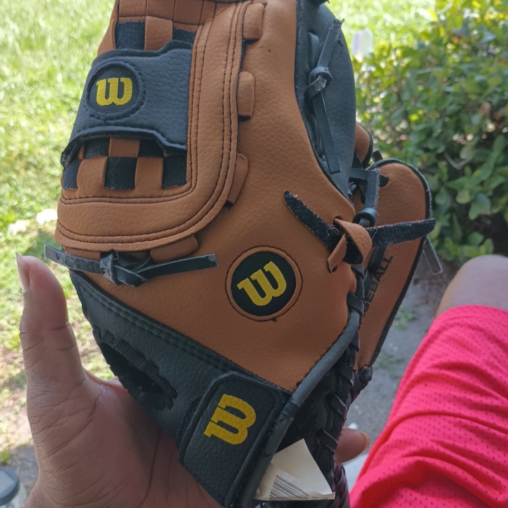 WILSON  11.5" A300 Right Hand Throw  Leather Baseball Glove Model: A2457